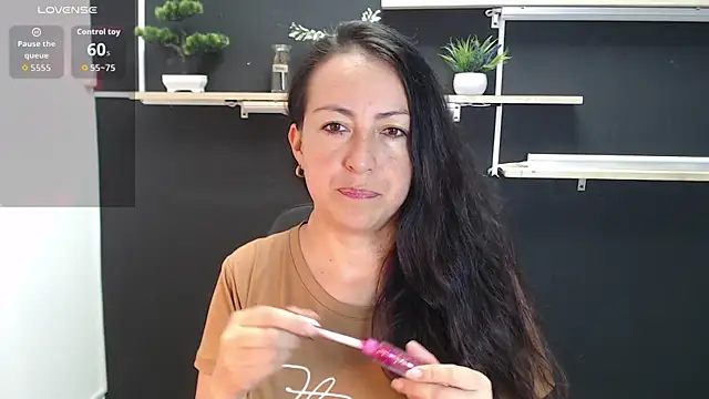 Snapshot of Lauryn_Jones chatting on May 19, 2026, 6:03 pm Lauryn Jones online show from May 19, 2026, 6:03 pm