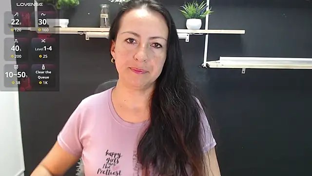 Snapshot of Lauryn_Jones chatting on May 20, 2026, 6:14 pm Lauryn Jones online show from May 20, 2026, 6:14 pm