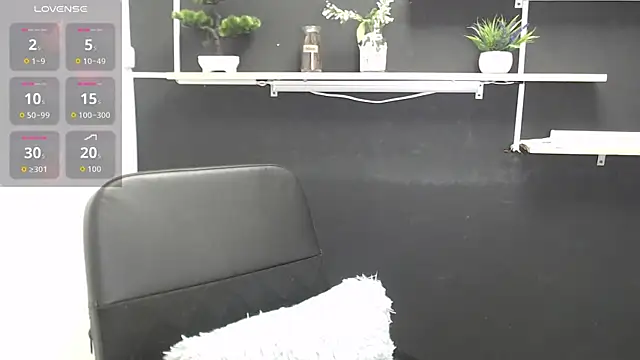 Snapshot of Lauryn_Jones chatting on June 6, 2026, 5:17 pm Lauryn Jones online show from June 6, 2026, 5:17 pm
