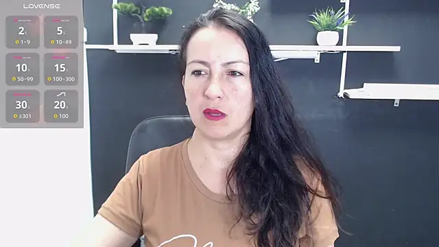Snapshot of Lauryn_Jones chatting on June 9, 2026, 7:14 pm Lauryn Jones online show from June 9, 2026, 7:14 pm