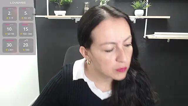 Snapshot of Lauryn_Jones chatting on June 10, 2026, 5:34 pm Lauryn Jones online show from June 10, 2026, 5:34 pm