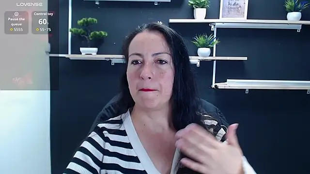 Snapshot of Lauryn_Jones chatting on June 20, 2026, 7:16 pm Lauryn Jones online show from June 20, 2026, 7:16 pm