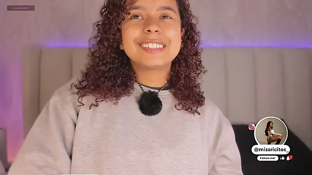 Snapshot of LaraCurls chatting on November 21, 2025, 11:53 am LaraCurls online show from November 21, 2025, 11:53 am