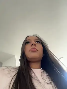 Brunettecollins05 online show from April 24, 2026, 8:00 pm