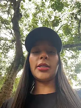 Brunettecollins05 online show from May 2, 2026, 7:41 pm