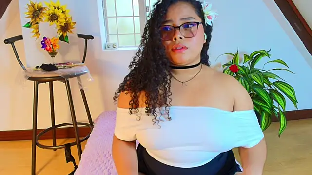 Snapshot of alanaa_gomezz chatting on July 13, 2026, 6:33 pm alanaa gomezz online show from July 13, 2026, 6:33 pm