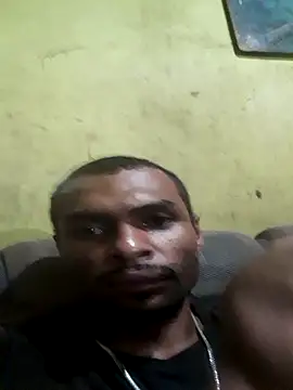 Snapshot of m-a-g-n-a-t-a chatting on May 6, 2026, 11:21 pm m-a-g-n-a-t-a online show from May 6, 2026, 11:21 pm
