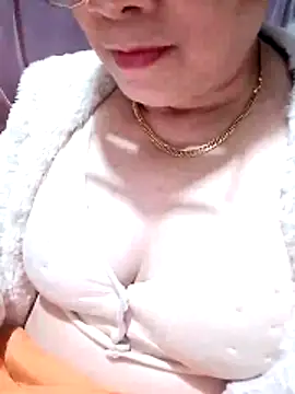 small-house123 online show from December 17, 2025, 2:12 pm