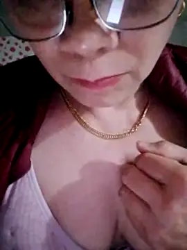 small-house123 online show from February 10, 2026, 1:48 pm