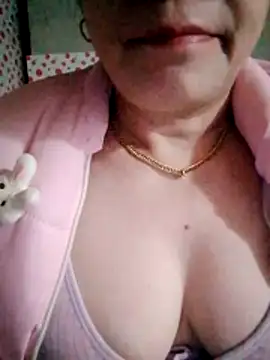 small-house123 online show from February 12, 2026, 2:06 am