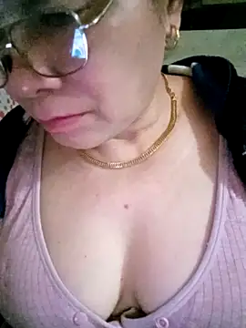 small-house123 online show from February 17, 2026, 3:58 am