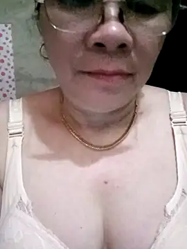 small-house123 online show from March 13, 2026, 4:41 am