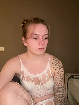 LisaFreierxx online show from February 22, 2026, 7:12 pm