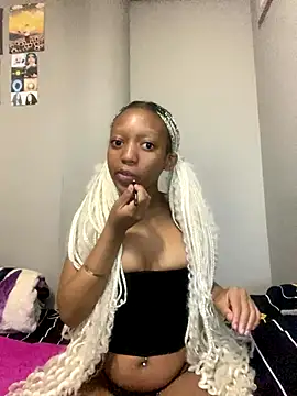 Snapshot of Freaky-E chatting on November 7, 2025, 11:38 pm Freaky-E online show from November 7, 2025, 11:38 pm