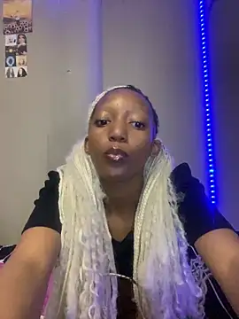 Snapshot of Freaky-E chatting on November 11, 2025, 5:13 pm Freaky-E online show from November 11, 2025, 5:13 pm