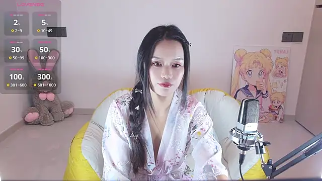 Snapshot of Abby-6 chatting on November 17, 2025, 1:28 pm Abby-6 online show from November 17, 2025, 1:28 pm