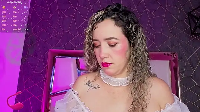 ChloeeTaylorr online show from March 16, 2026, 1:33 am