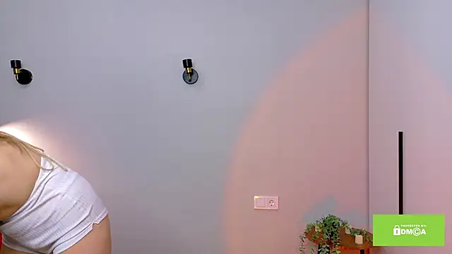 Snapshot of FreeHeart_ chatting on November 10, 2025, 3:27 am FreeHeart online show from November 10, 2025, 3:27 am