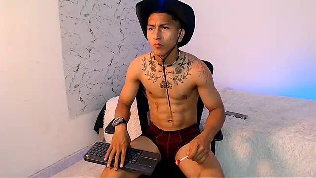 Snapshot of soy_Aron chatting on November 28, 2025, 8:44 pm soy Aron online show from November 28, 2025, 8:44 pm