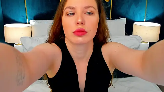 MonaRicci online show from July 7, 2026, 5:10 am