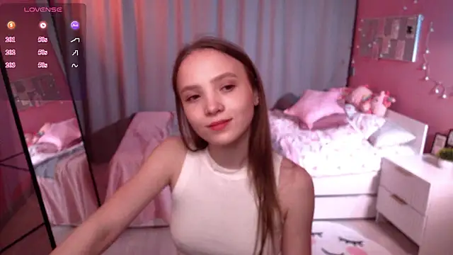 Snapshot of Adria_Arjona chatting on June 6, 2026, 7:35 am Adria Arjona online show from June 6, 2026, 7:35 am
