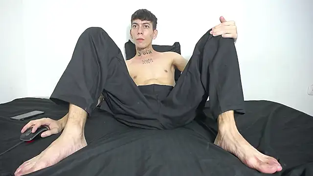 Snapshot of Who-am-I-201 chatting on February 16, 2026, 3:13 am Who-am-I-201 online show from February 16, 2026, 3:13 am