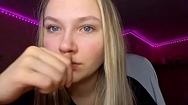 KarinRobertson online show from February 10, 2026, 5:28 pm