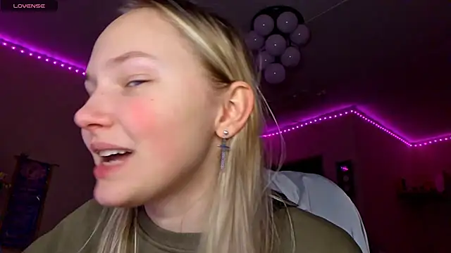 KarinRobertson online show from February 15, 2026, 4:03 pm