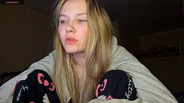 KarinRobertson online show from March 9, 2026, 5:06 pm