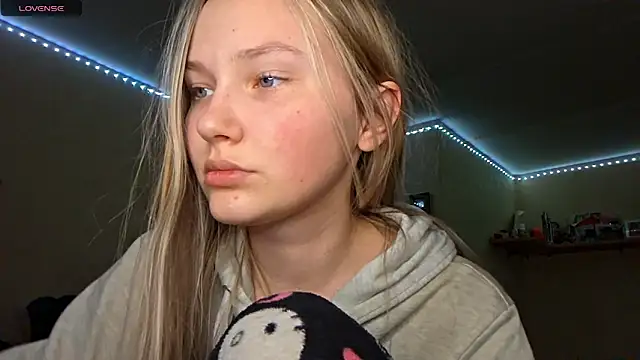 KarinRobertson online show from March 15, 2026, 4:46 pm