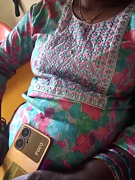 Snapshot of hyd_couple7878 chatting on November 12, 2025, 8:26 am hyd couple7878 online show from November 12, 2025, 8:26 am