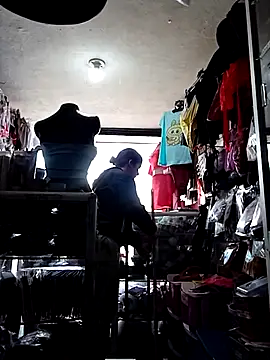 Snapshot of camimar23 chatting on December 15, 2025, 4:44 pm camimar23 online show from December 15, 2025, 4:44 pm