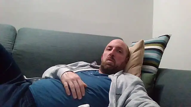 Snapshot of luca_beech88 chatting on April 22, 2026, 6:20 pm luca beech88 online show from April 22, 2026, 6:20 pm