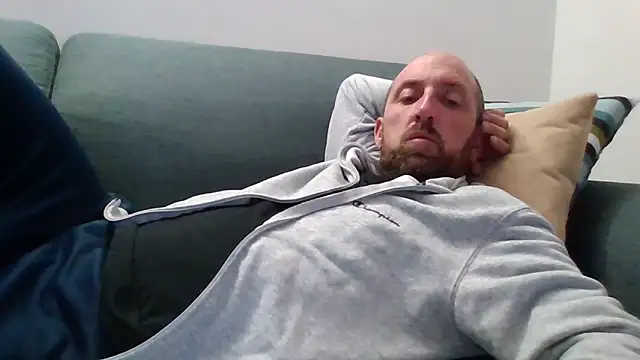 Snapshot of luca_beech88 chatting on April 27, 2026, 6:39 pm luca beech88 online show from April 27, 2026, 6:39 pm