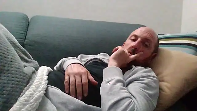 Snapshot of luca_beech88 chatting on April 28, 2026, 6:57 pm luca beech88 online show from April 28, 2026, 6:57 pm