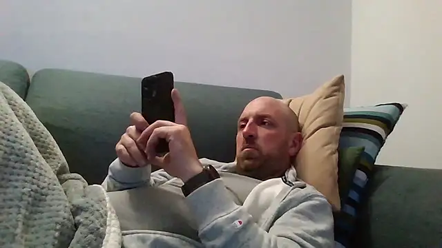 Snapshot of luca_beech88 chatting on April 30, 2026, 6:03 pm luca beech88 online show from April 30, 2026, 6:03 pm