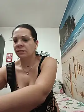 SugarDiamonds online show from August 3, 2026, 5:06 am