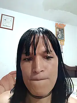 Snapshot of PaulinaLondra2 chatting on November 4, 2025, 11:59 pm PaulinaLondra2 online show from November 4, 2025, 11:59 pm