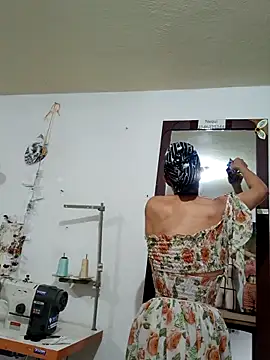 Snapshot of PaulinaLondra2 chatting on November 10, 2025, 1:54 pm PaulinaLondra2 online show from November 10, 2025, 1:54 pm