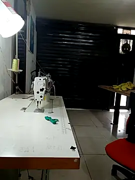 Snapshot of PaulinaLondra2 chatting on November 21, 2025, 2:49 pm PaulinaLondra2 online show from November 21, 2025, 2:49 pm