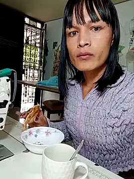 Snapshot of PaulinaLondra2 chatting on November 26, 2025, 12:28 pm PaulinaLondra2 online show from November 26, 2025, 12:28 pm