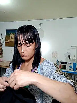 Snapshot of PaulinaLondra2 chatting on November 27, 2025, 12:35 am PaulinaLondra2 online show from November 27, 2025, 12:35 am