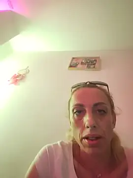 Yourdreams666999 online show from May 24, 2026, 7:52 pm