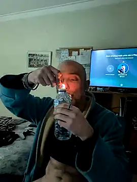 Snapshot of casalhottuga chatting on November 10, 2025, 8:41 pm casalhottuga online show from November 10, 2025, 8:41 pm