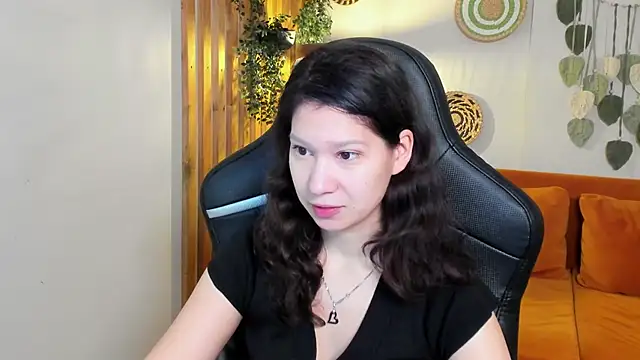 Snapshot of SaraDenars chatting on November 13, 2025, 5:28 am SaraDenars online show from November 13, 2025, 5:28 am