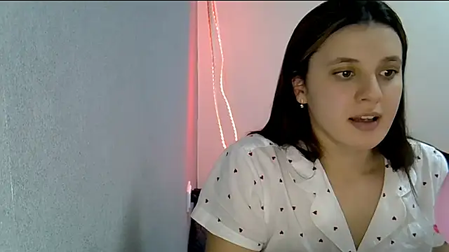 KiraHoney online show from February 13, 2026, 9:55 pm