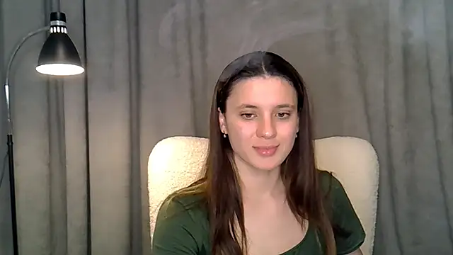 Snapshot of KiraHoney chatting on June 12, 2026, 7:35 pm KiraHoney online show from June 12, 2026, 7:35 pm