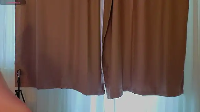 LauriePerez online show from June 5, 2026, 6:31 am