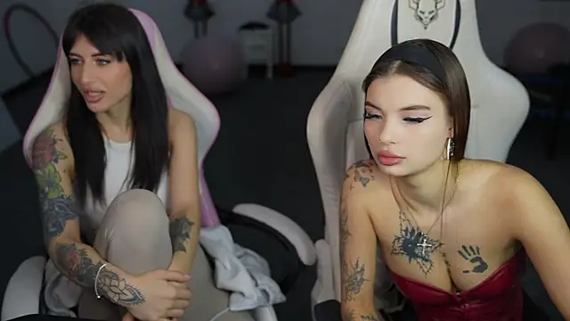 Snapshot of Mireya054 chatting on December 16, 2025, 11:37 am Mireya054 online show from December 16, 2025, 11:37 am