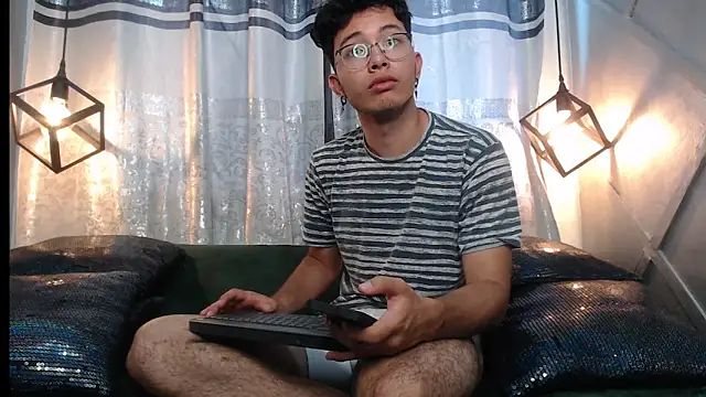 Snapshot of alexy_re chatting on November 11, 2025, 5:35 pm alexy re online show from November 11, 2025, 5:35 pm